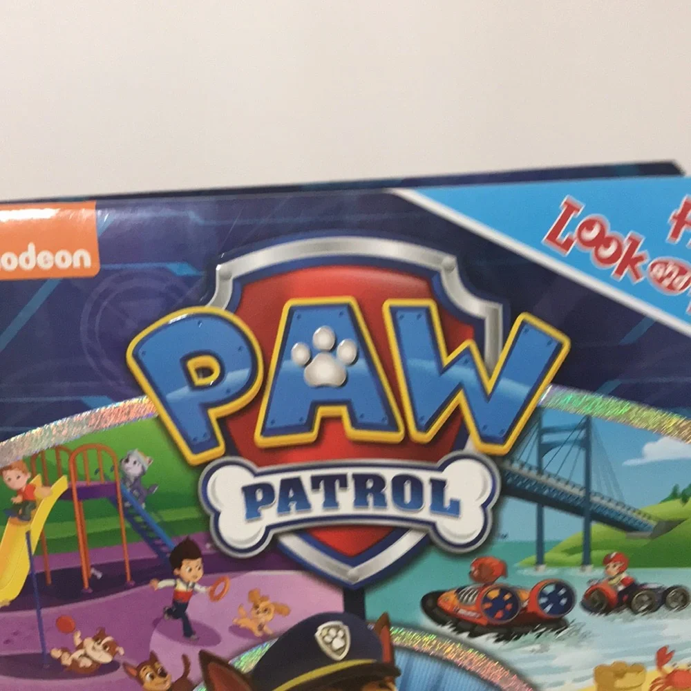 Nickelodeon Paw Patrol first look and find book